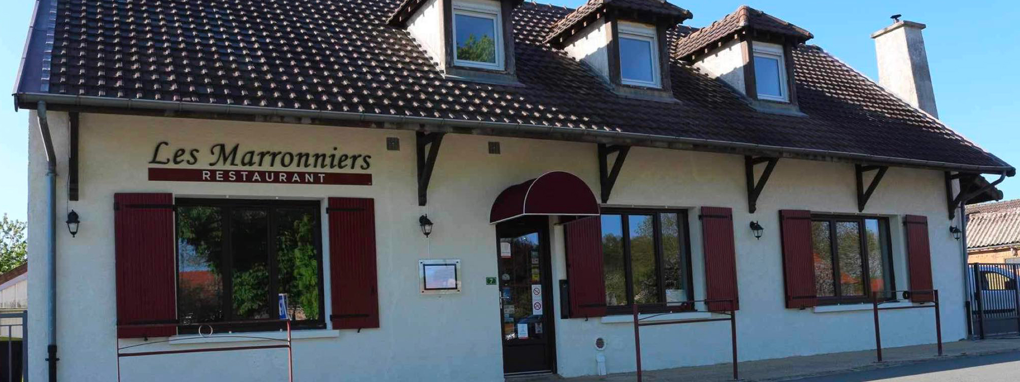 Devanture Les marrnonniers